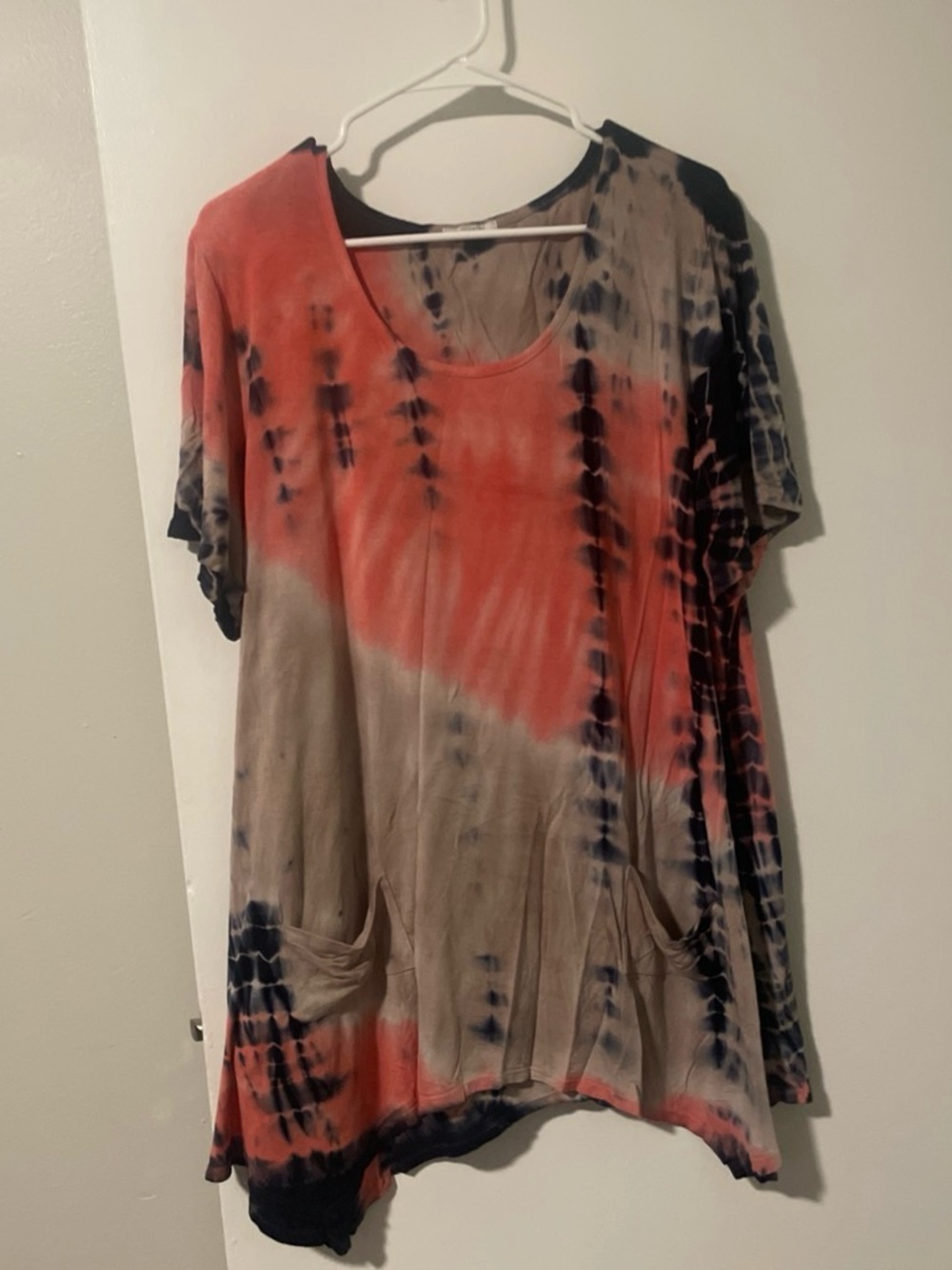 Women’s size 2X tie-dye pink blue flowy T-shirt dress with pockets!